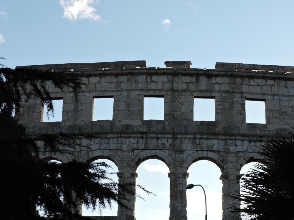 Studio In Pula Center Exterior photo