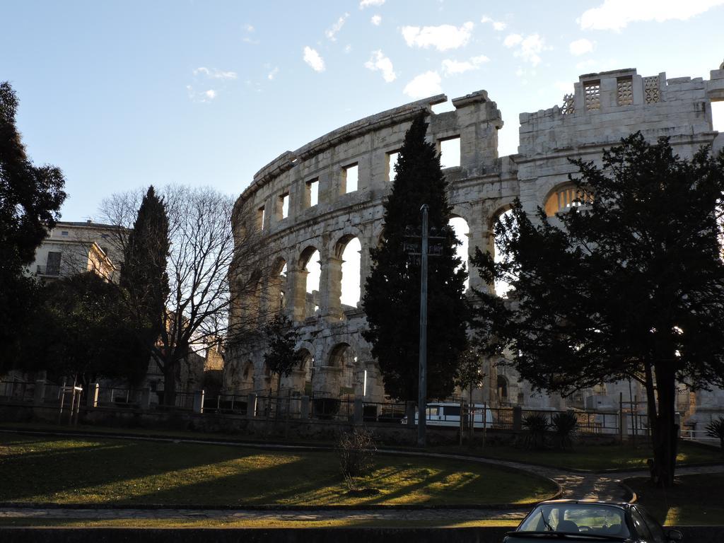 Studio In Pula Center Exterior photo